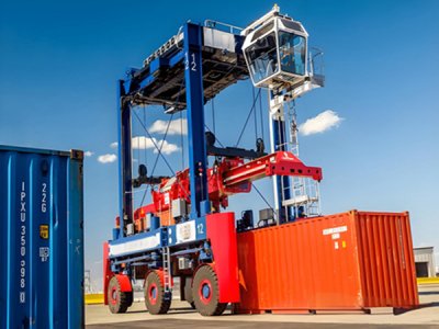 自动化码头跨运车的维护保养要点